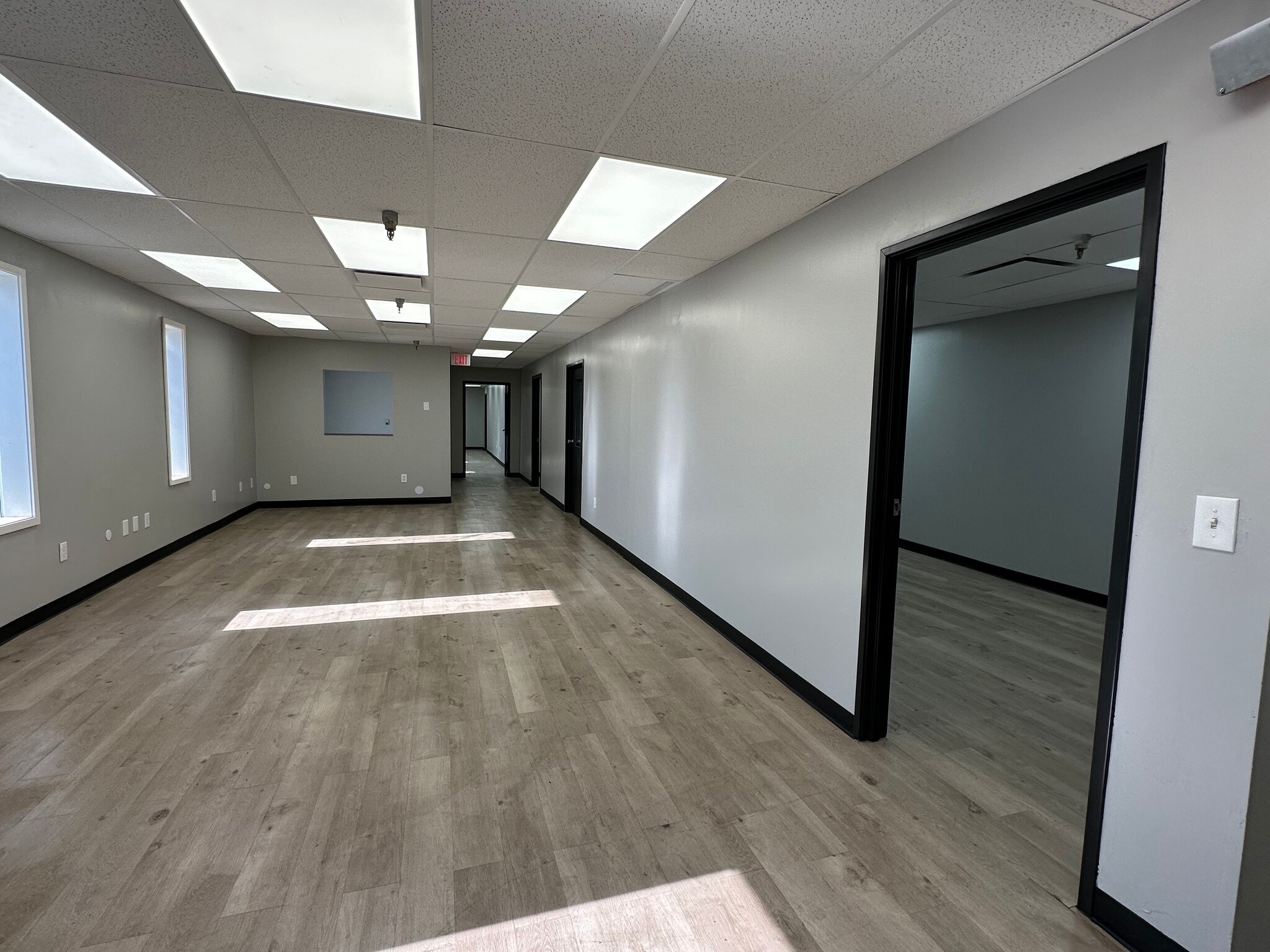 11530 Stephens Rd, Warren, MI à louer Photo intérieure- Image 1 de 2