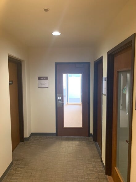 15446 NE Bel Red Rd, Redmond, WA for lease - Interior Photo - Image 2 of 10