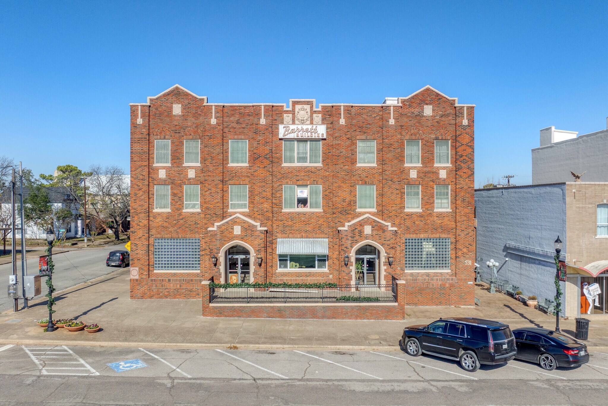531 W Main St, Denison, TX à vendre Photo du bâtiment- Image 1 de 82