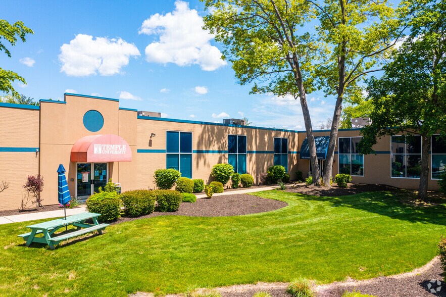 425 Commerce Dr, Fort Washington, PA à louer - Photo du bâtiment - Image 3 de 12