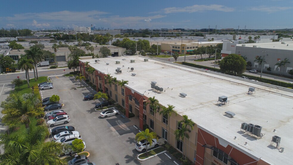 8200-8358 NW 30th Ter, Doral, FL à louer - Photo du bâtiment - Image 3 de 3