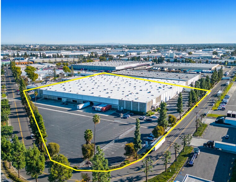 14450 Industry Cir, La Mirada, CA à vendre - Photo du bâtiment - Image 2 de 8