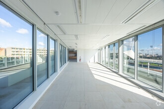 9-35 Avenue Pierre De Coubertin, Paris for lease Building Photo- Image 2 of 4