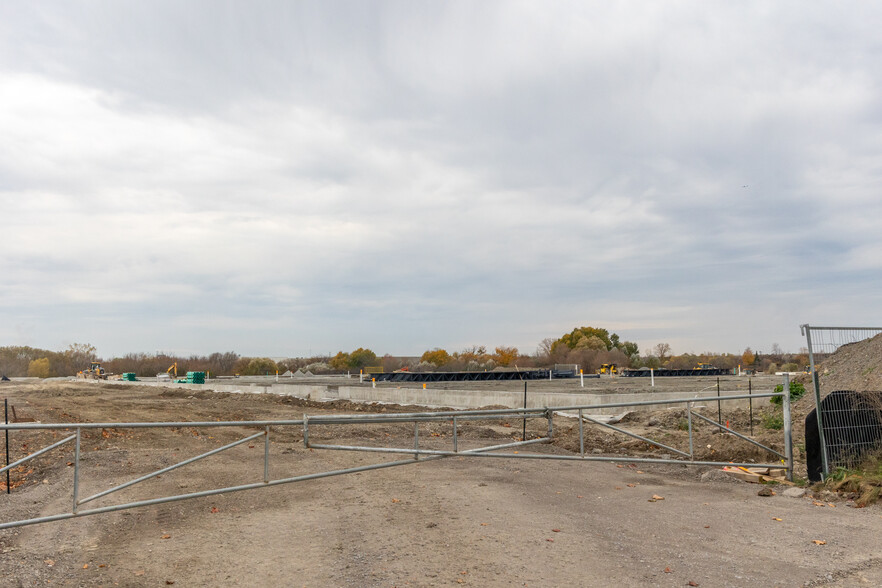 1900 Boundary Rd, Whitby, ON à louer - Photo de construction - Image 2 de 3