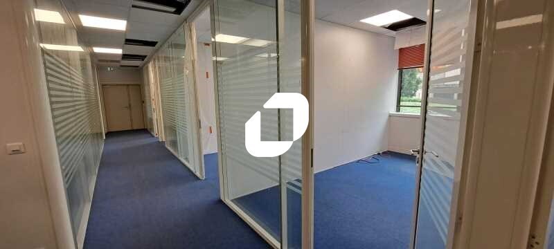Office in Montreuil for lease - Interior Photo - Image 2 of 9