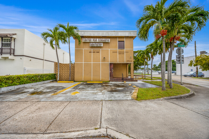 3944 W Flagler St, Miami, FL à vendre - Photo du bâtiment - Image 1 de 45