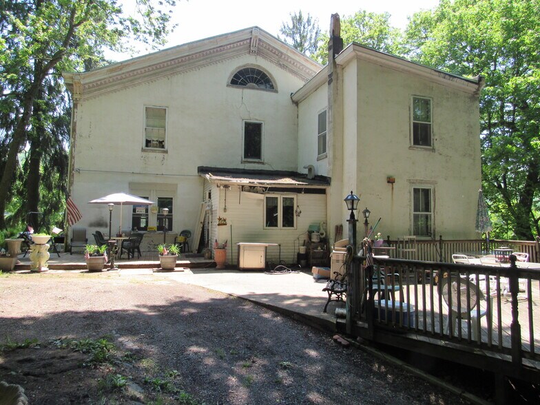 104 E Mahanoy Ave, Girardville, PA à vendre - Photo du bâtiment - Image 1 de 9