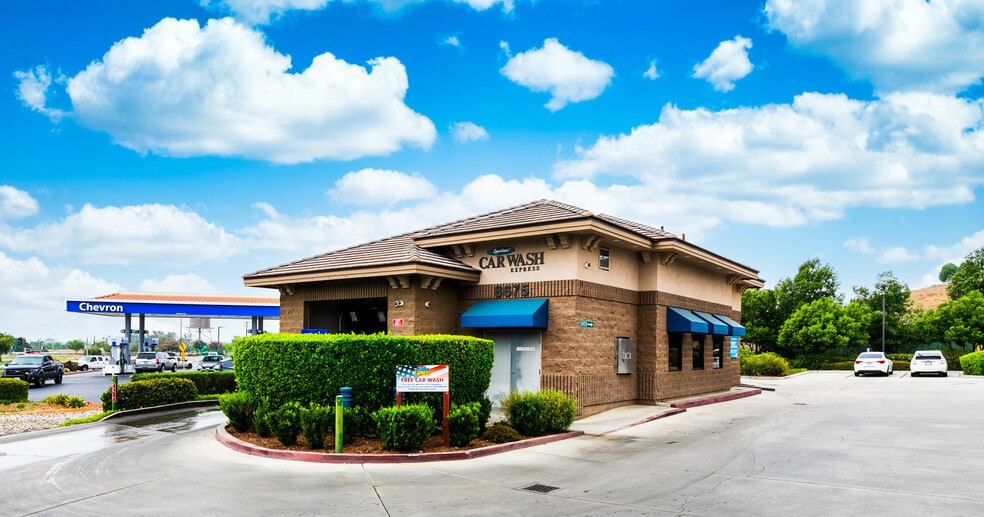 8675 Limonite Ave, Jurupa Valley, CA à vendre - Photo du bâtiment - Image 2 de 18