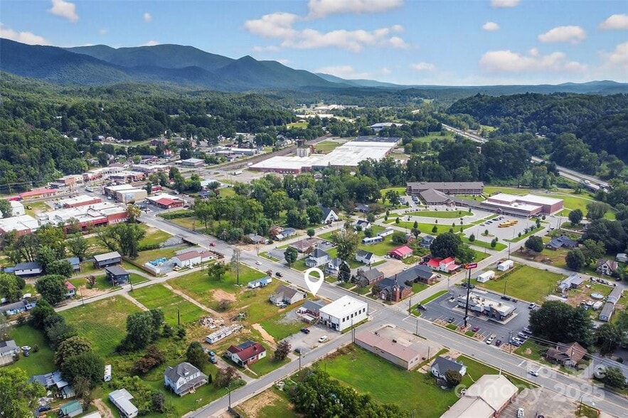 262 Catawba Ave, Old Fort, NC for sale - Building Photo - Image 2 of 4