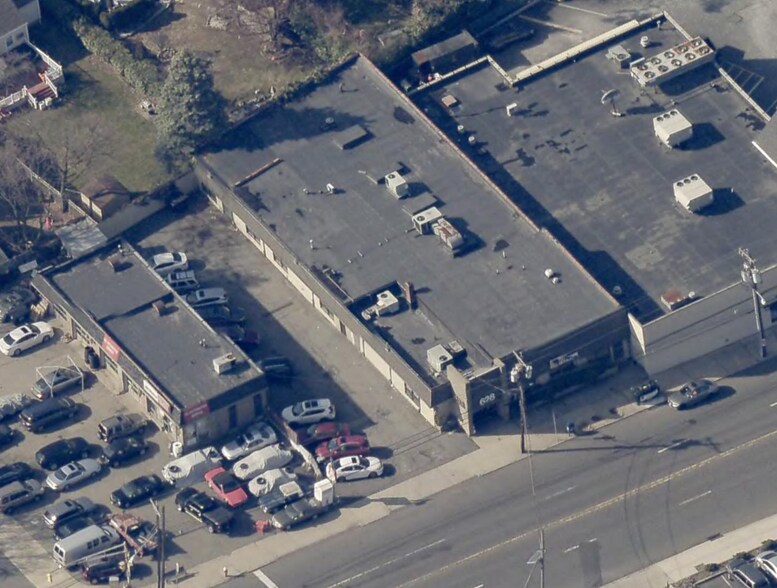 580 Cedar Ln, Teaneck, NJ à vendre - Photo du bâtiment - Image 1 de 2