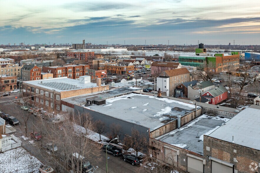 2415 W 24th Pl, Chicago, IL à vendre - Photo du bâtiment - Image 2 de 38