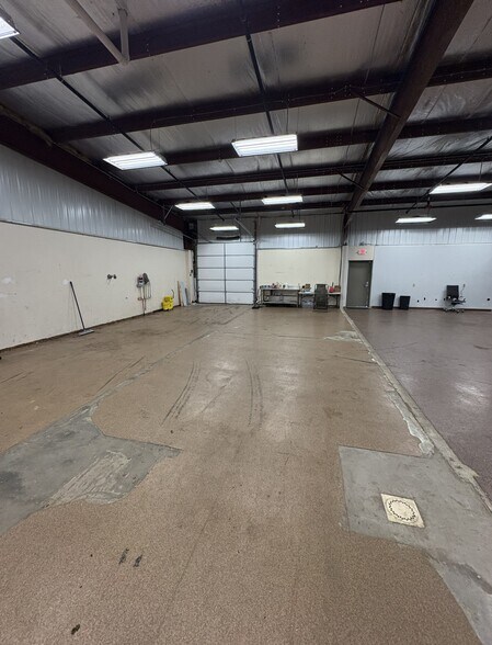 7032 N Dixie Dr, Dayton, OH à vendre - Photo du bâtiment - Image 3 de 9