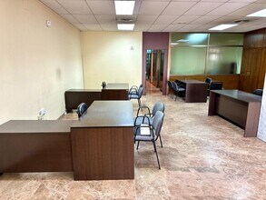 Commerce de détail dans Vilanova del Camí, Barcelona à louer Photo du bâtiment- Image 2 de 12