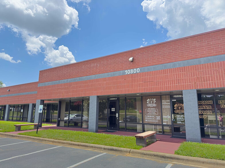 10800 Independence Pointe Pky, Matthews, NC for lease - Building Photo - Image 2 of 4