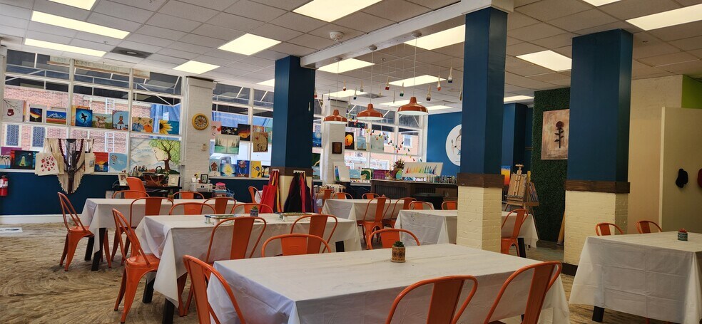 100 W Martin St, Martinsburg, WV à louer - Photo du bâtiment - Image 3 de 9