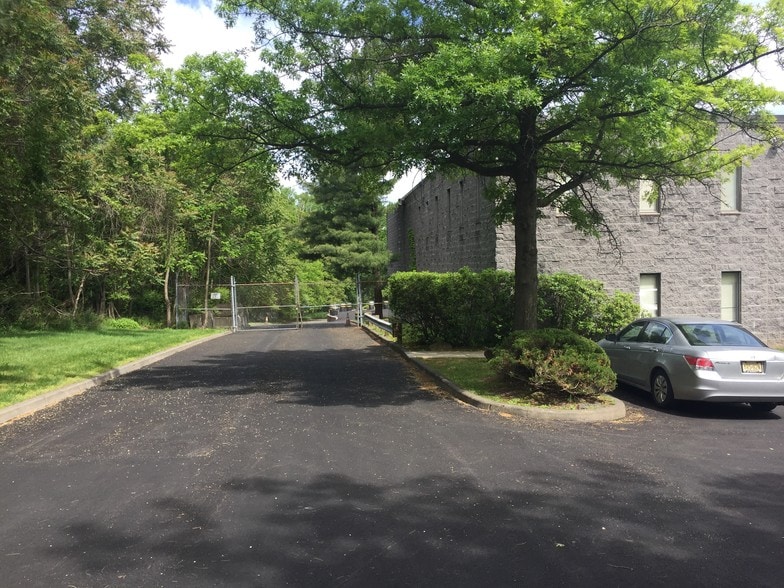 100 Wells Ave, Congers, NY for lease - Building Photo - Image 3 of 13