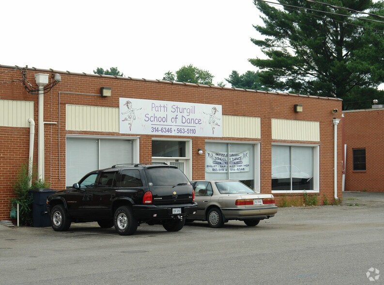 3024 Trinkle Ave NW, Roanoke, VA à vendre - Photo du bâtiment - Image 2 de 2