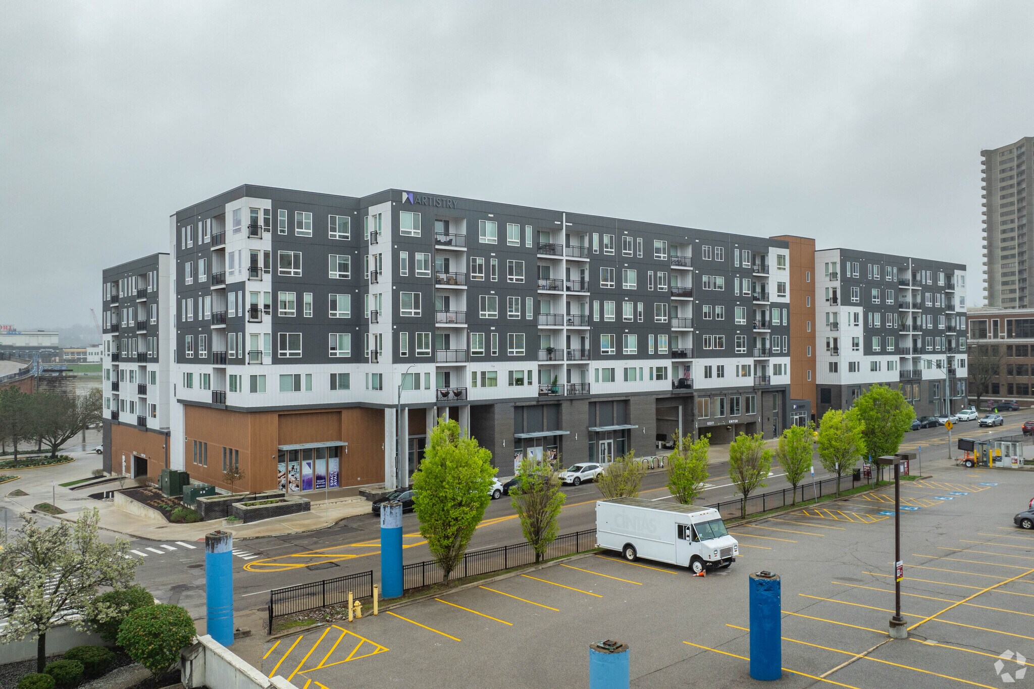 601 E Pete Rose Way, Cincinnati, OH for lease Primary Photo- Image 1 of 46