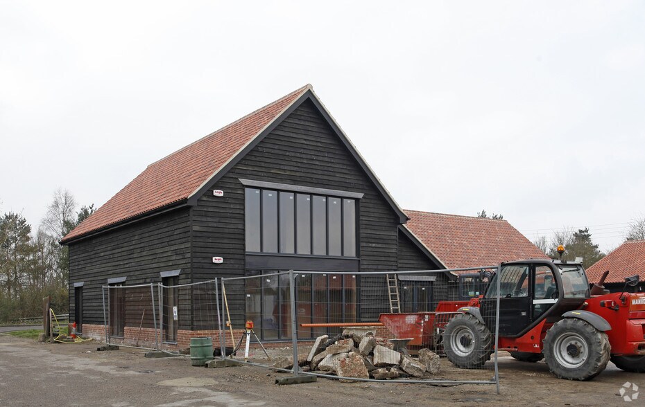 Crown Ln S, Ardleigh à louer - Photo du bâtiment - Image 2 de 4