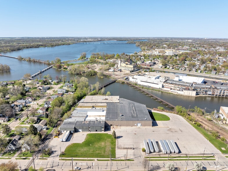 206 Garfield Ave, Menasha, WI à louer - Photo du bâtiment - Image 1 de 14
