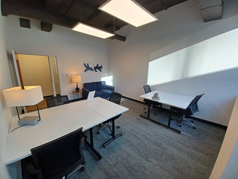 227 W 4th St, Charlotte, NC à louer - Photo du bâtiment - Image 2 de 18