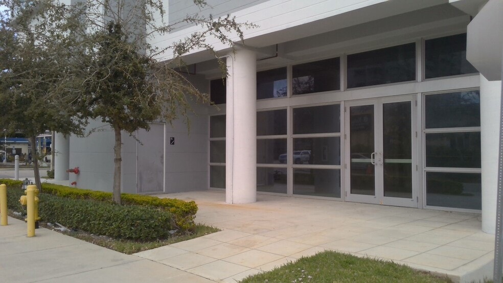 201 NW 37th Ave, Miami, FL for lease - Building Photo - Image 1 of 7