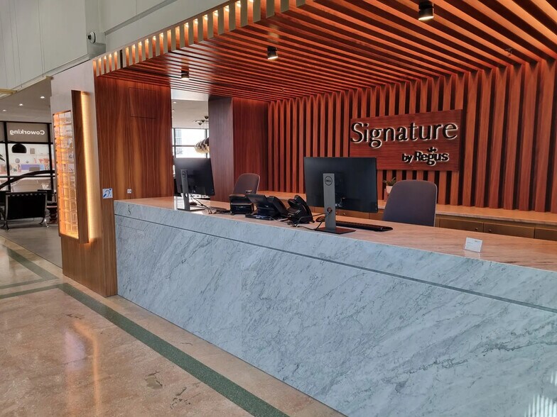 Bureau dans Bordeaux à louer - Hall d’entrée - Image 3 de 10