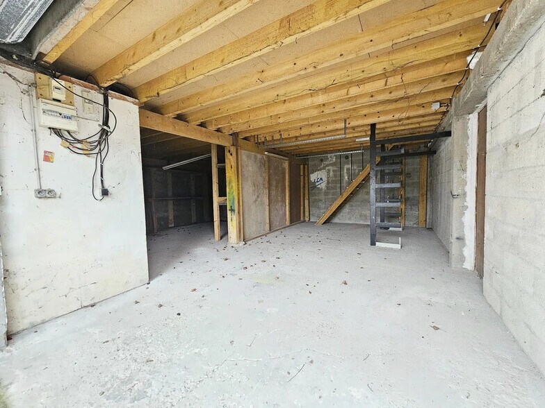 Local d'activités dans Champigny-sur-Marne à vendre - Photo du bâtiment - Image 2 de 11