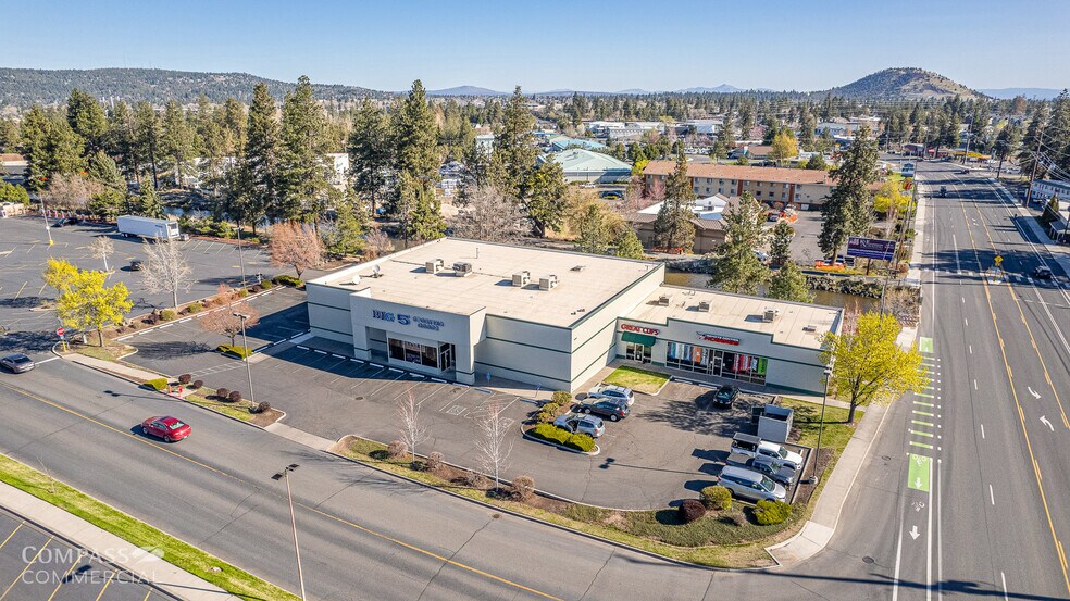 61545 S Highway 97, Bend, OR à louer - Photo du bâtiment - Image 2 de 14
