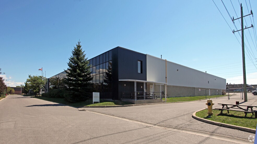 251 Station St, Ajax, ON à vendre - Photo principale - Image 1 de 1