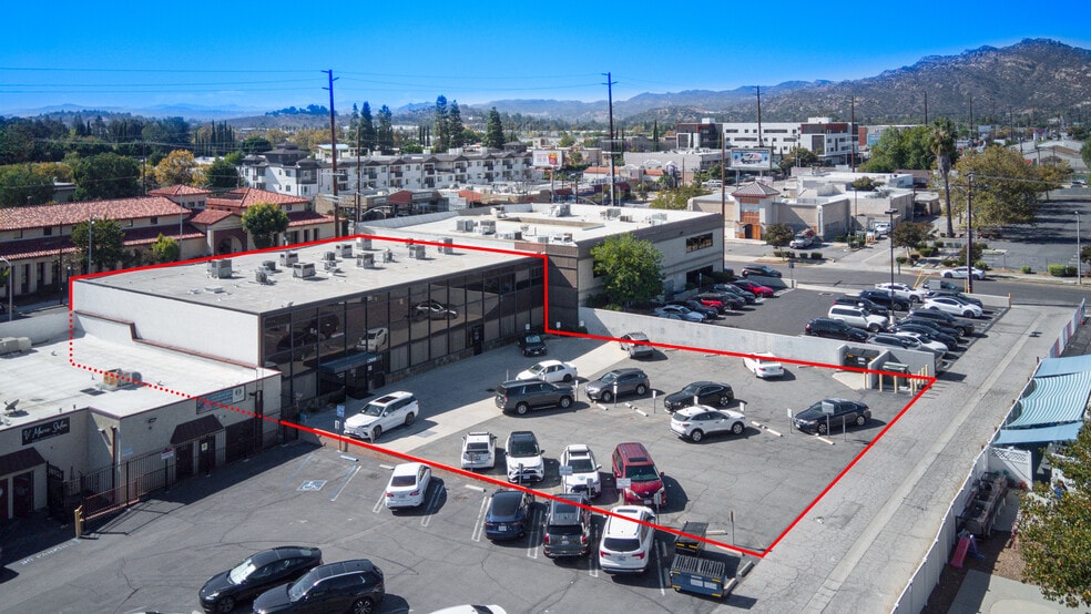 21049 Devonshire St, Chatsworth, CA for sale - Building Photo - Image 3 of 9