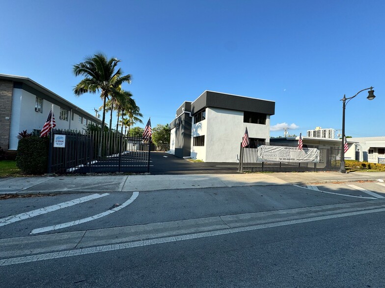 2414 SW 22nd St, Miami, FL for lease - Building Photo - Image 1 of 13