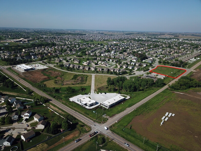 15710 Grebe St, Omaha, NE for sale - Building Photo - Image 3 of 5