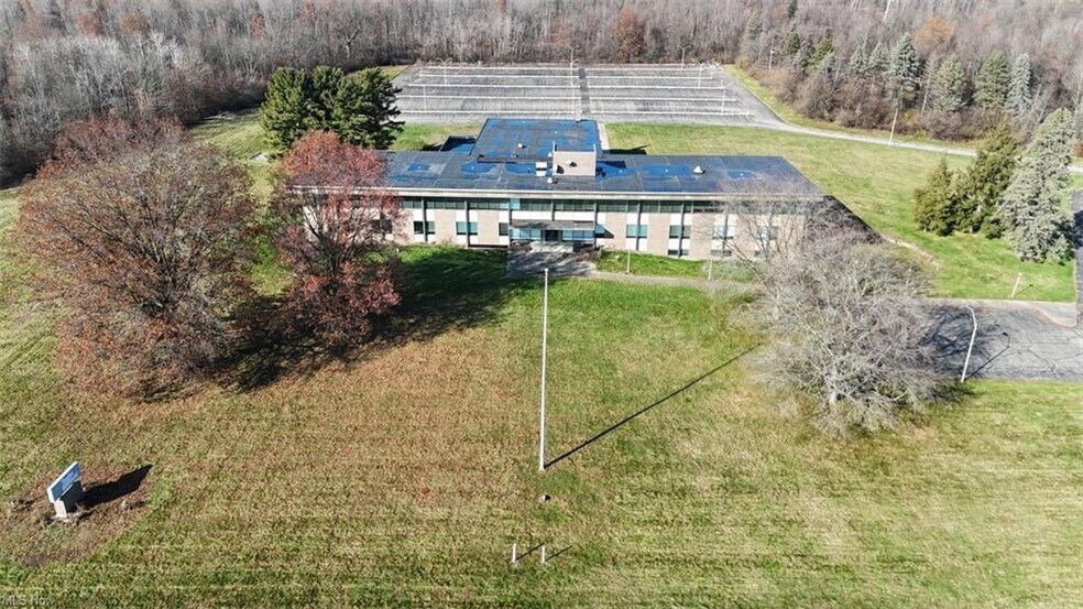 1610 Hubbard Thomas Rd, Hubbard, OH à louer - Photo du bâtiment - Image 1 de 20