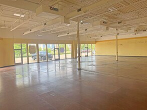 3013 W Shore Dr, Holland, MI for lease Building Photo- Image 2 of 7