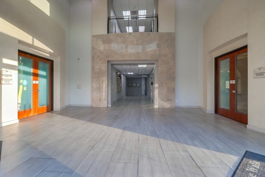 890 Eastlake Pky, Chula Vista, CA for lease - Interior Photo - Image 2 of 4