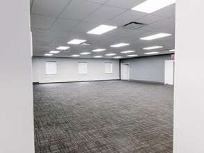 340-390 Saskatoon St, London, ON à louer Photo intérieure- Image 2 de 7