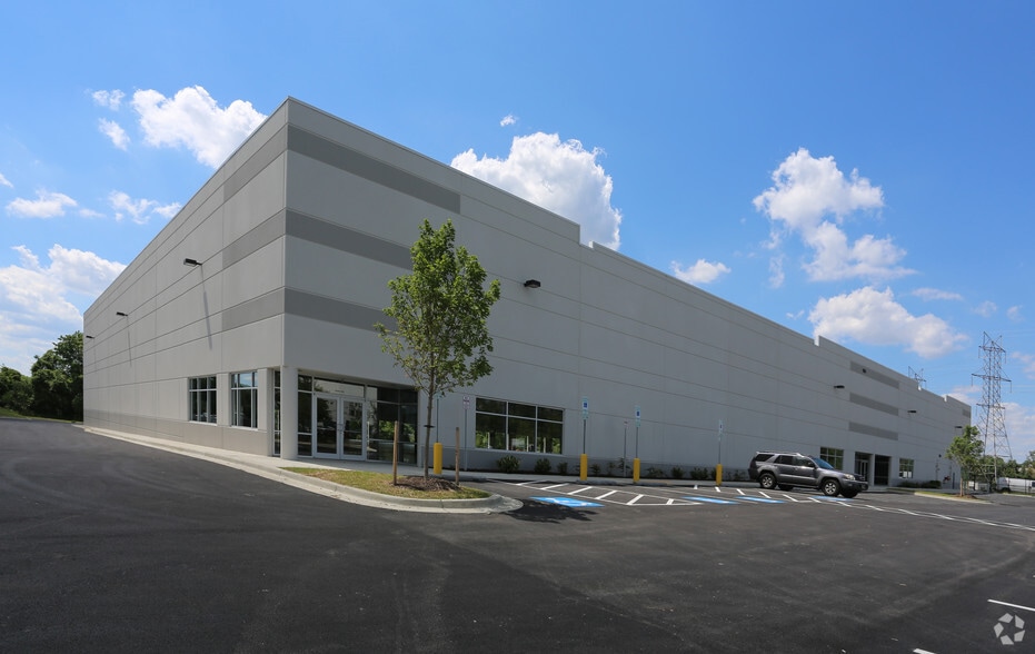 1001 Hampton Park Blvd, Capitol Heights, MD for lease - Building Photo - Image 2 of 6