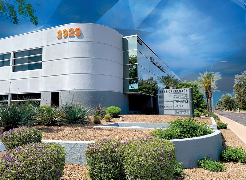 2929 E Camelback Rd, Phoenix, AZ à louer - Photo du bâtiment - Image 2 de 5