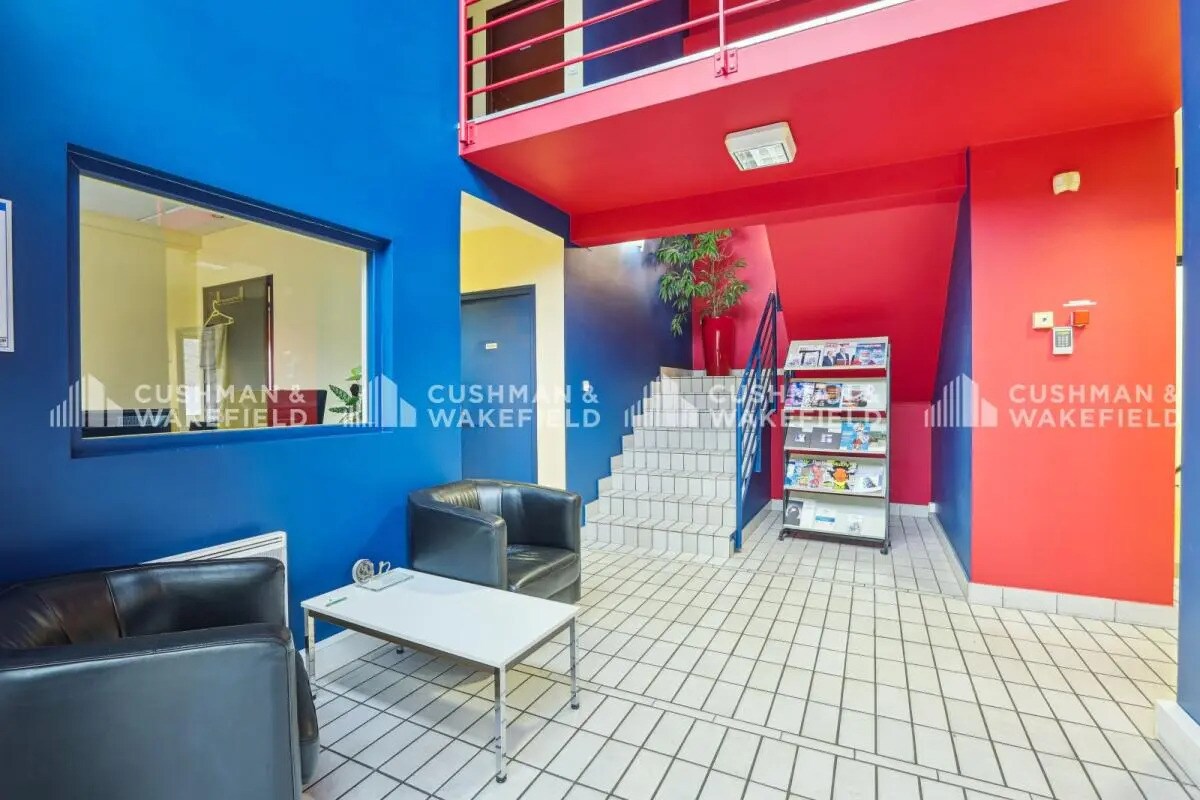 2 Bis Rue Des Coquelicots, Longjumeau for sale Lobby- Image 1 of 17