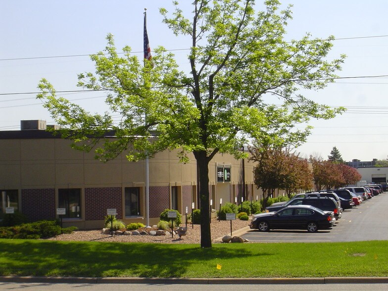 14200-14280 N 23rd Ave, Plymouth, MN à louer - Photo du bâtiment - Image 3 de 7