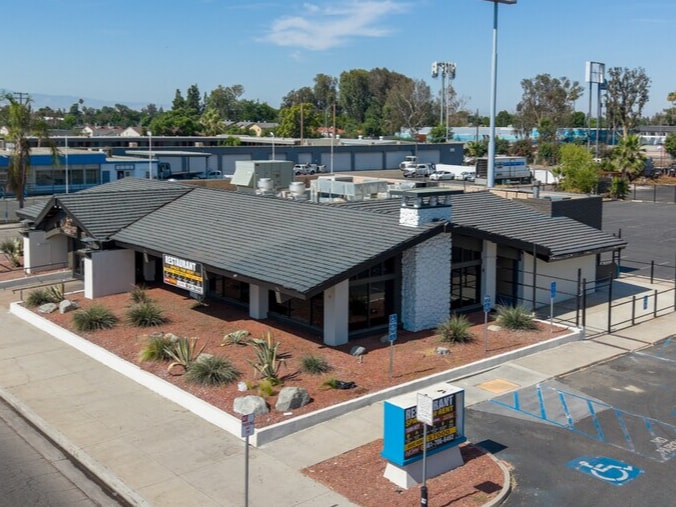955 Oak St, Bakersfield, CA for lease - Primary Photo - Image 1 of 14