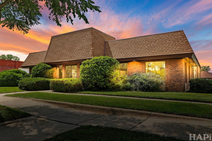 1350 Chase St, Algonquin, IL for sale - Building Photo - Image 1 of 22