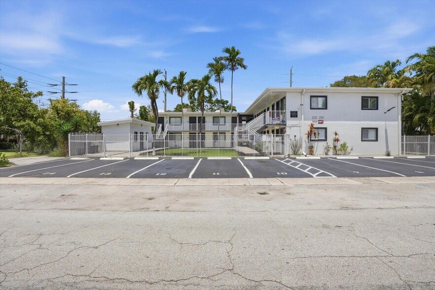 2325-2331 Arthur St, Hollywood, FL for sale - Building Photo - Image 2 of 25