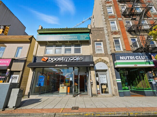 Plus de détails pour 5135 Bergenline Ave, West New York, NJ - Commerce de détail à vendre