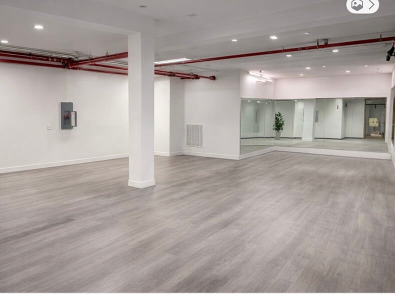250 E 49th St, New York, NY for lease - Building Photo - Image 3 of 4