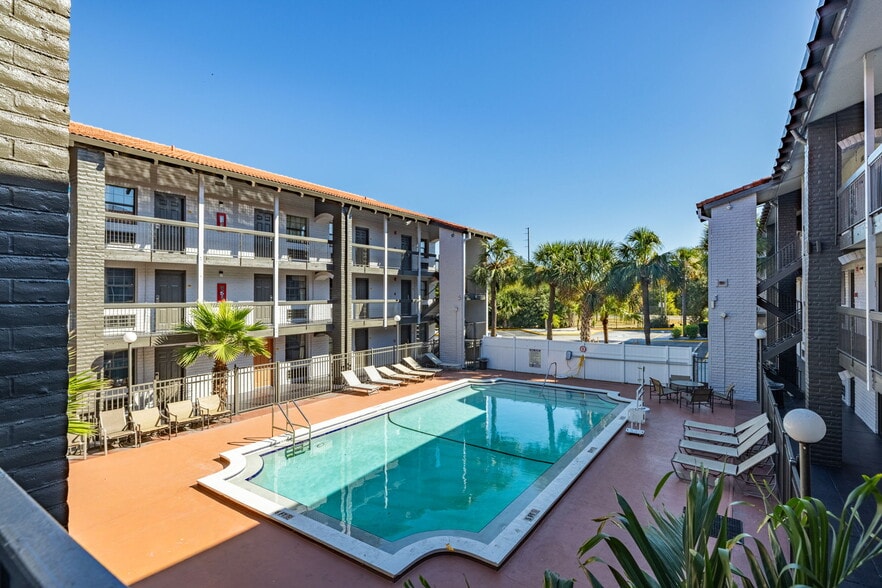 2904 Melbourne St, Tampa, FL for sale - Building Photo - Image 3 of 19