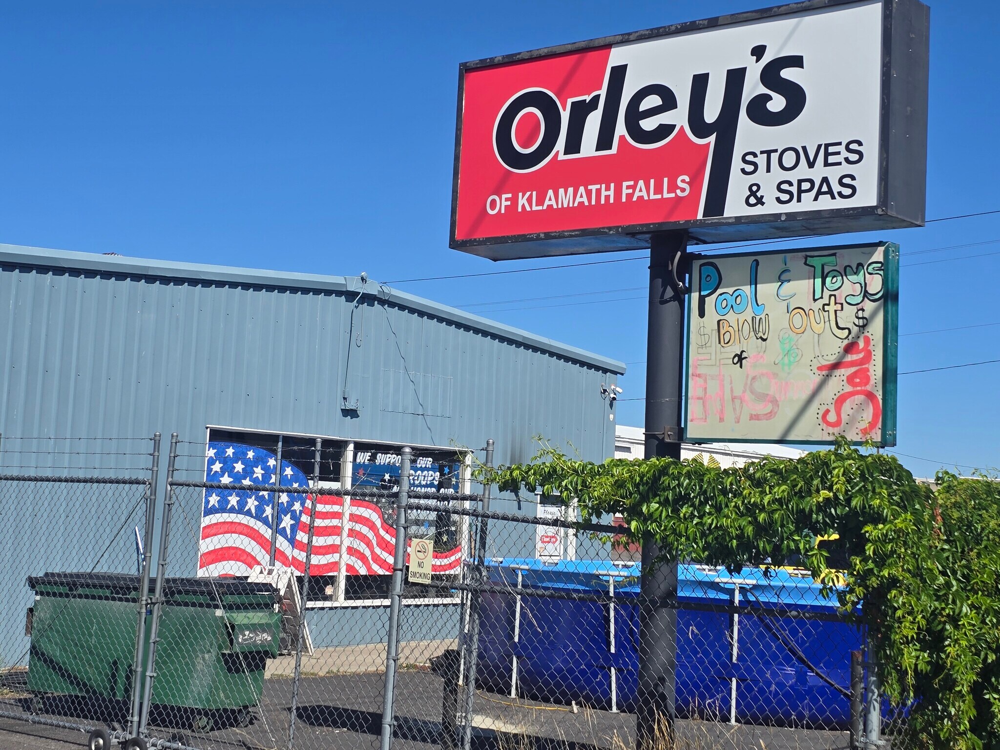 2120 Washburn Way, Klamath Falls, OR à vendre Photo du bâtiment- Image 1 de 5