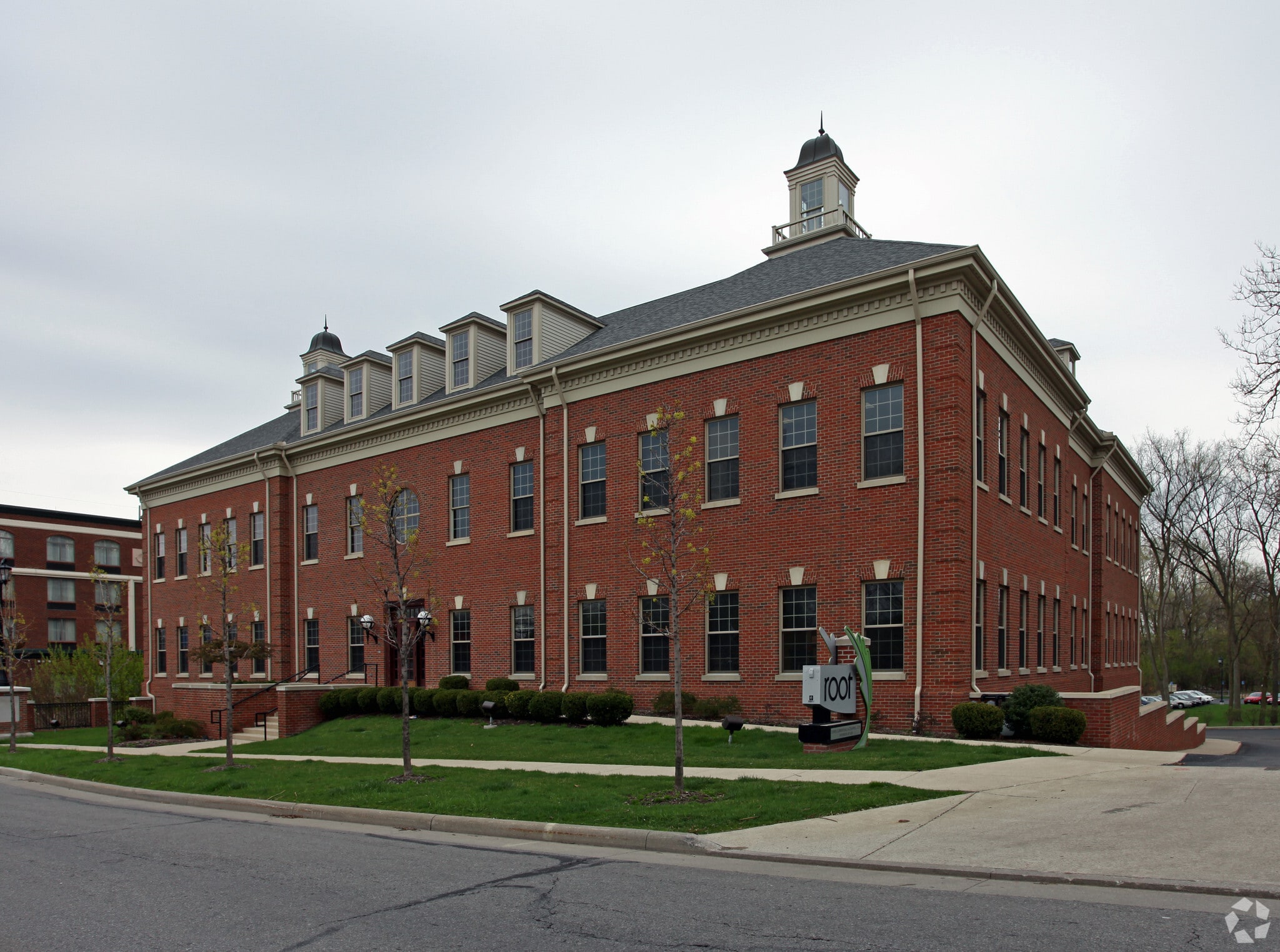 5470 Main St, Sylvania, OH à louer Photo du bâtiment- Image 1 de 12