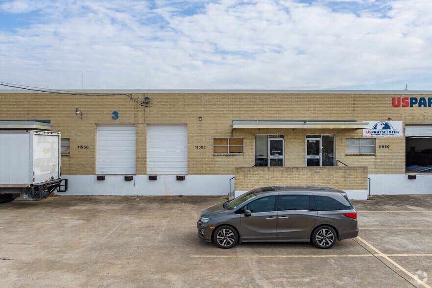 11550-11562 Chairman Dr, Dallas, TX à louer - Photo du bâtiment - Image 3 de 5
